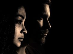 Eles são casados, mas não são cúmplices